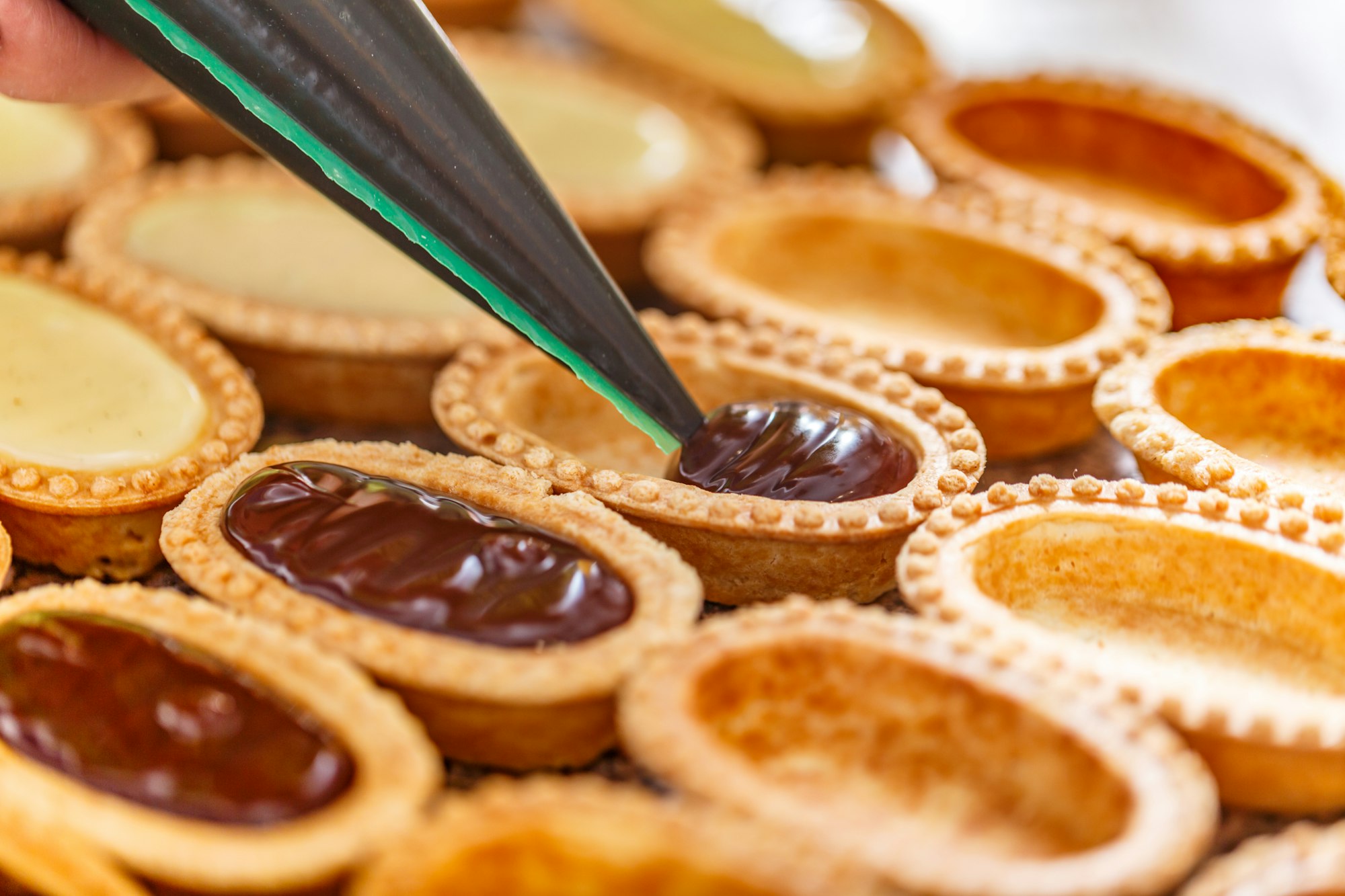 Fill each tart shell